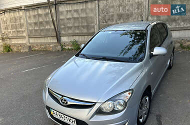 Хэтчбек Hyundai i30 2011 в 