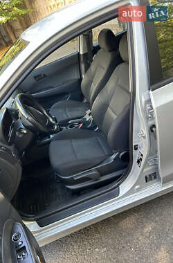Хэтчбек Hyundai i30 2011 в 