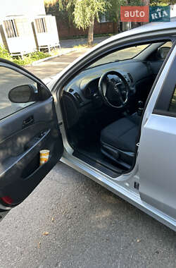 Хэтчбек Hyundai i30 2011 в 