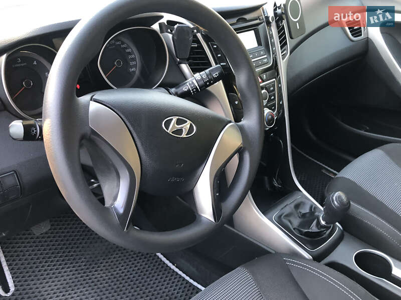 Хэтчбек Hyundai i30 2013 в Ровно
