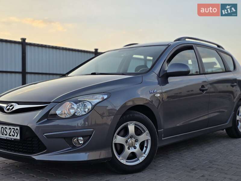 Универсал Hyundai i30 2010 в 
