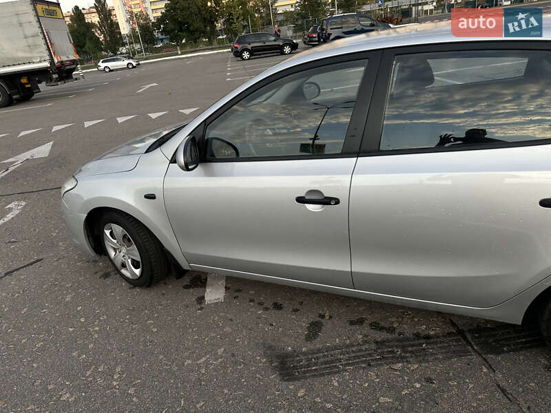 Хэтчбек Hyundai i30 2008 в Киеве