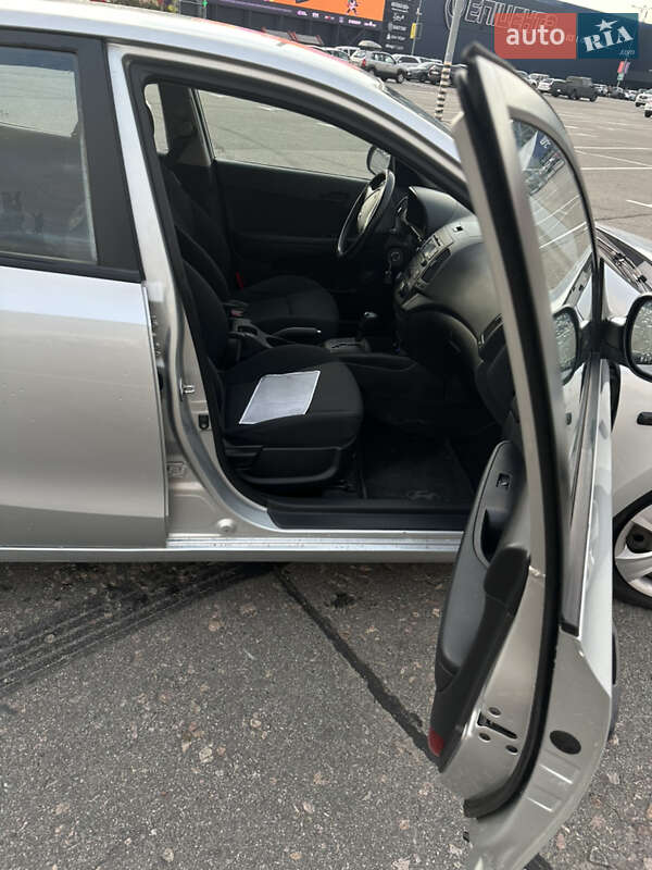 Хэтчбек Hyundai i30 2008 в Киеве