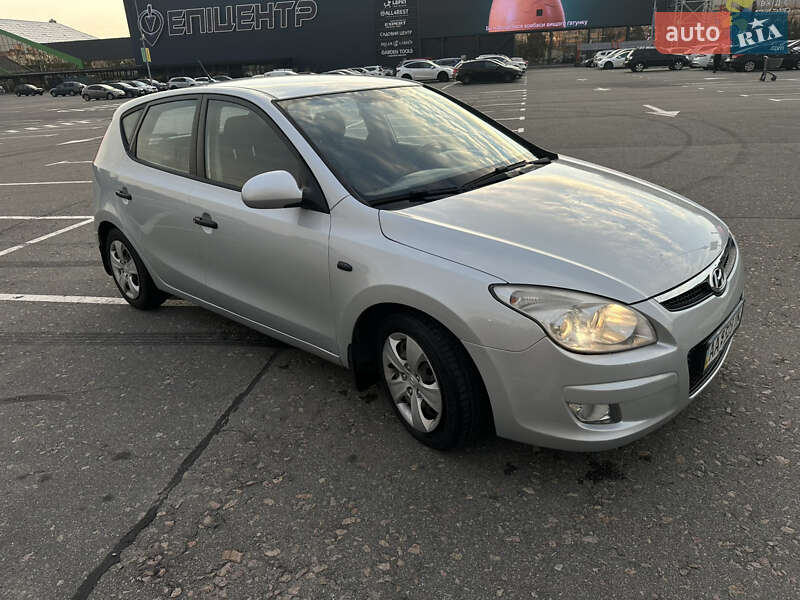 Хэтчбек Hyundai i30 2008 в Киеве