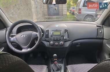 Хэтчбек Hyundai i30 2010 в 