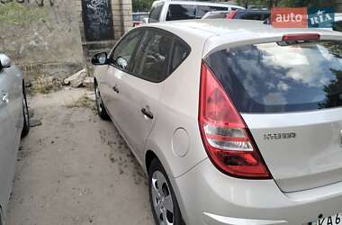 Хэтчбек Hyundai i30 2010 в 