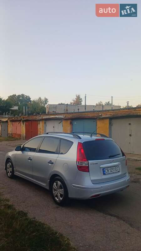 Универсал Hyundai i30 2010 в Чернигове