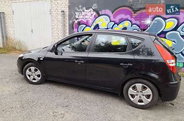 Хэтчбек Hyundai i30 2009 в 
