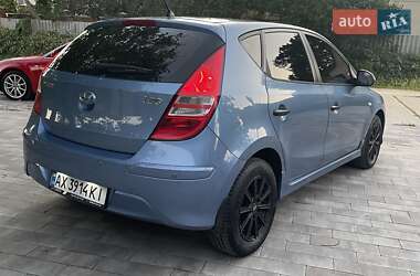 Хэтчбек Hyundai i30 2011 в 
