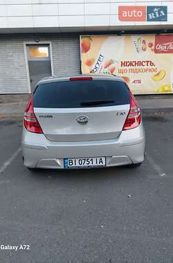 Хэтчбек Hyundai i30 2010 в 