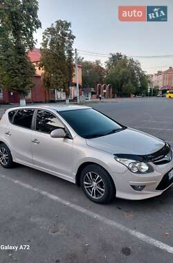 Хэтчбек Hyundai i30 2010 в 