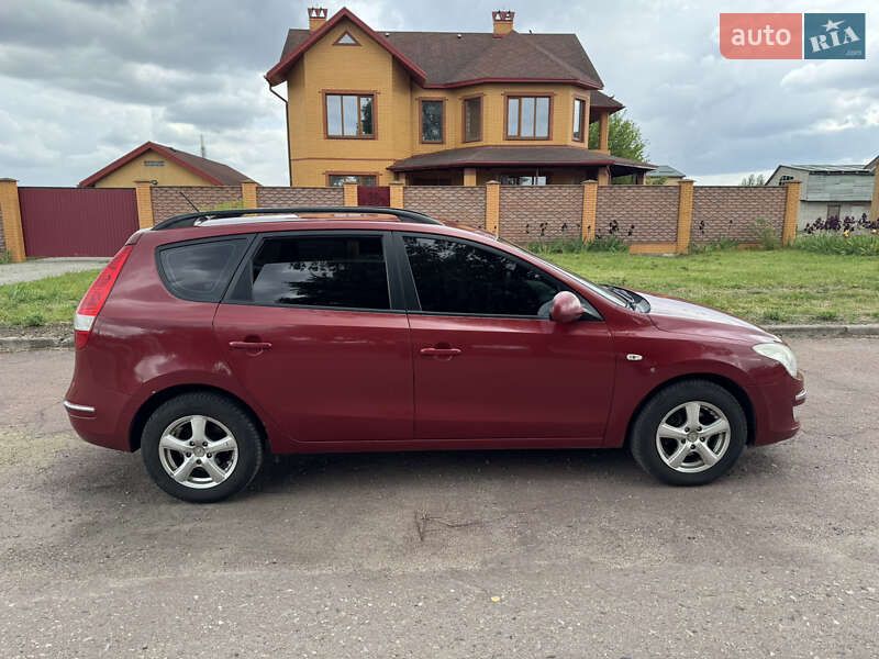 Универсал Hyundai i30 2008 в Глухове