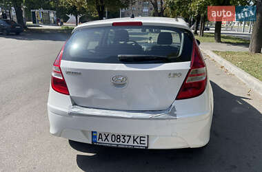 Хэтчбек Hyundai i30 2011 в 