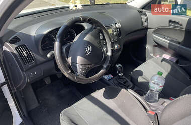 Хэтчбек Hyundai i30 2011 в 