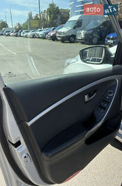 Хэтчбек Hyundai i30 2014 в 