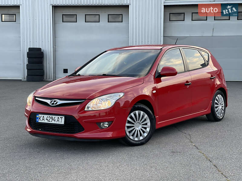 Хэтчбек Hyundai i30 2010 в 