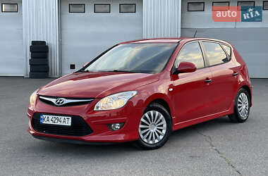 Хэтчбек Hyundai i30 2010 в 