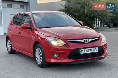 Хэтчбек Hyundai i30 2010 в 