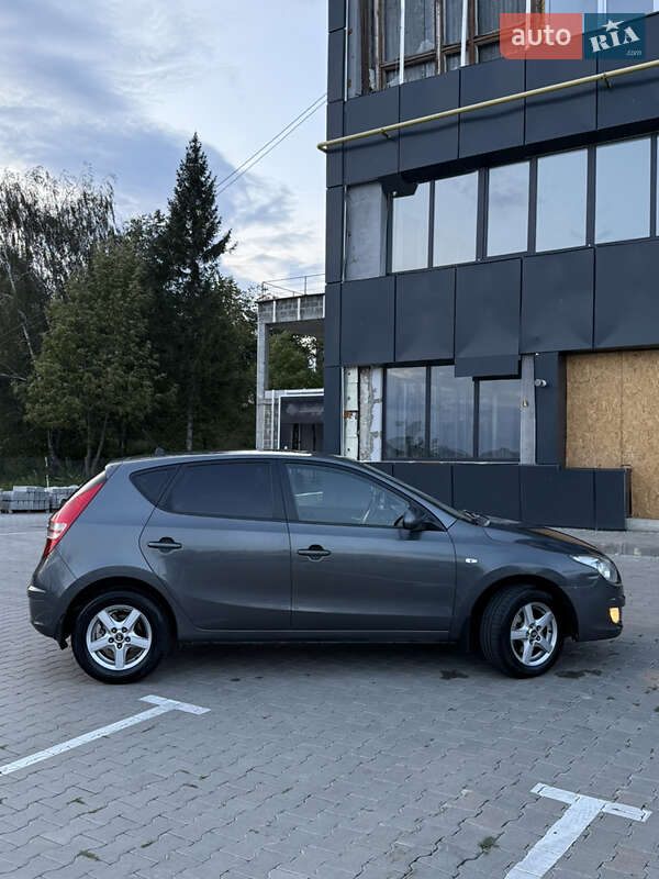 Хэтчбек Hyundai i30 2009 в Тернополе