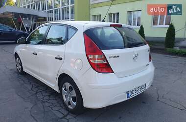 Хэтчбек Hyundai i30 2011 в 
