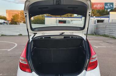 Хэтчбек Hyundai i30 2011 в 
