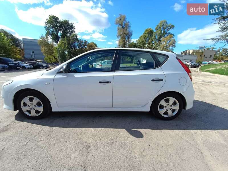 Хэтчбек Hyundai i30 2011 в Киеве