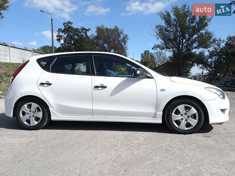Хэтчбек Hyundai i30 2011 в Киеве