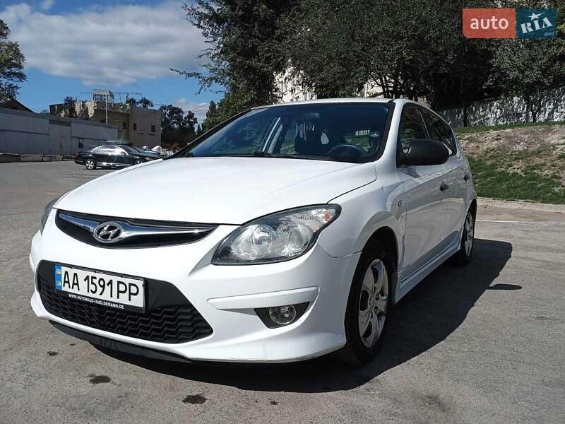 Хэтчбек Hyundai i30 2011 в Киеве
