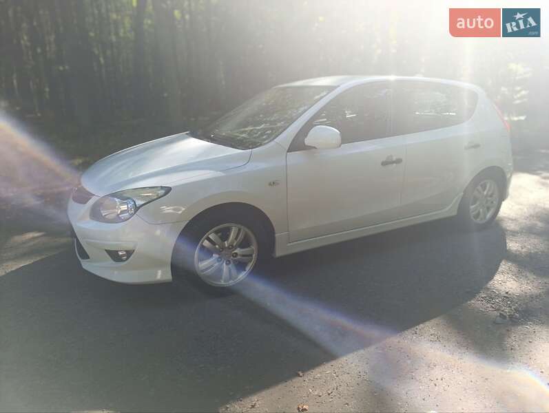 Хетчбек Hyundai i30 2010 в Луцьку