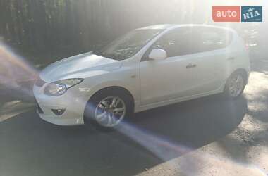 Хэтчбек Hyundai i30 2010 в 