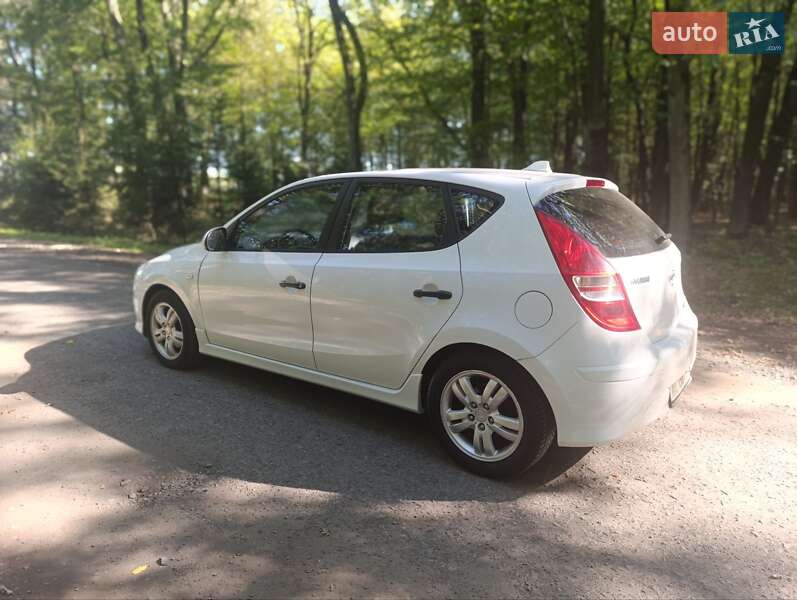 Хетчбек Hyundai i30 2010 в Луцьку