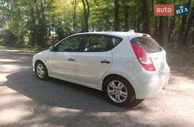 Хэтчбек Hyundai i30 2010 в 