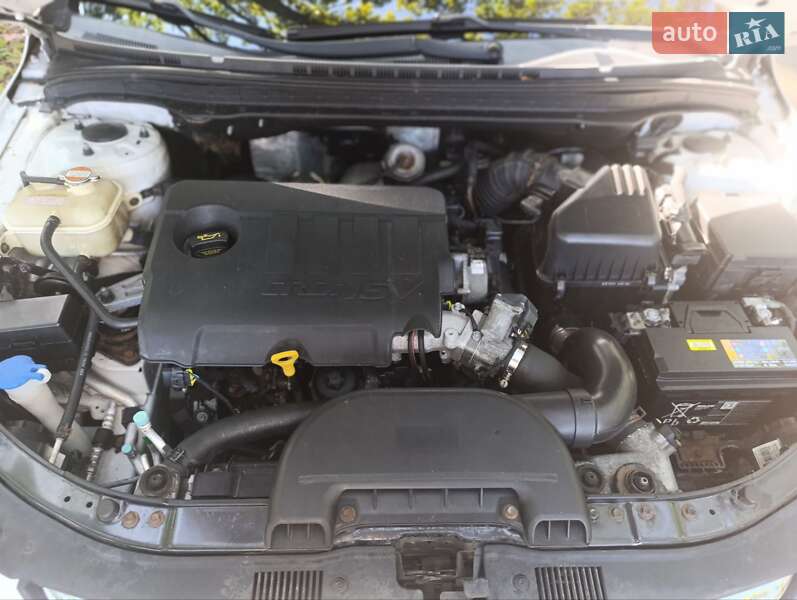 Хетчбек Hyundai i30 2010 в Луцьку