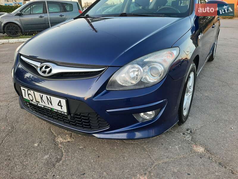 Универсал Hyundai i30 2011 в Полтаве