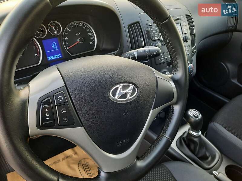 Универсал Hyundai i30 2011 в Полтаве