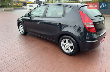 Хэтчбек Hyundai i30 2010 в 