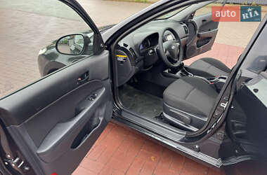 Хэтчбек Hyundai i30 2010 в 