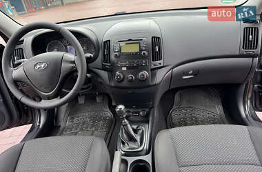 Хэтчбек Hyundai i30 2010 в 