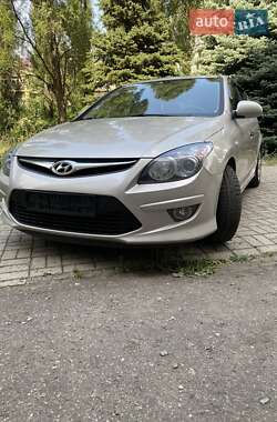 Хэтчбек Hyundai i30 2011 в 