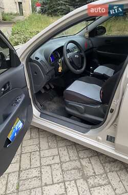 Хэтчбек Hyundai i30 2011 в 