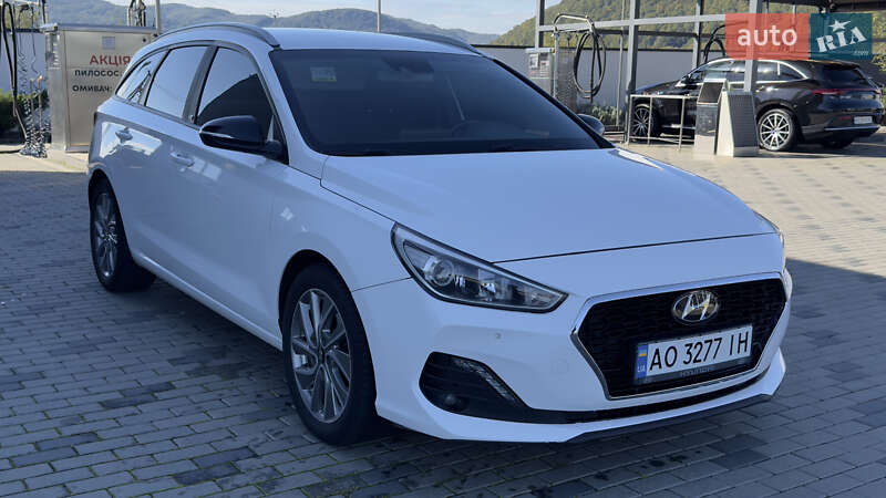 Универсал Hyundai i30 2018 в Хусте