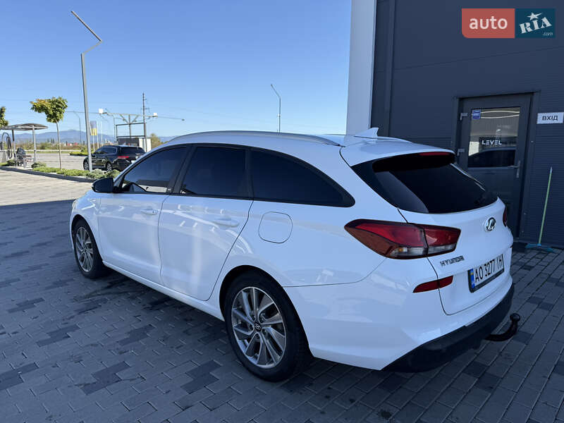Универсал Hyundai i30 2018 в Хусте