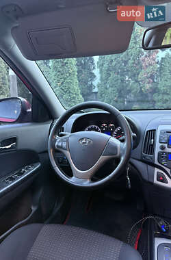Хэтчбек Hyundai i30 2009 в 