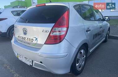 Хэтчбек Hyundai i30 2011 в 