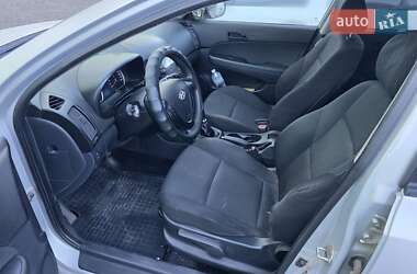 Хэтчбек Hyundai i30 2011 в 