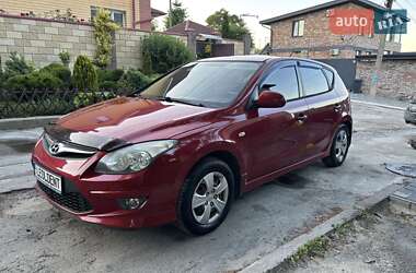 Хэтчбек Hyundai i30 2011 в 