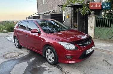 Хэтчбек Hyundai i30 2011 в 