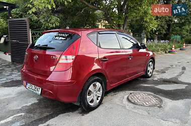 Хэтчбек Hyundai i30 2011 в 
