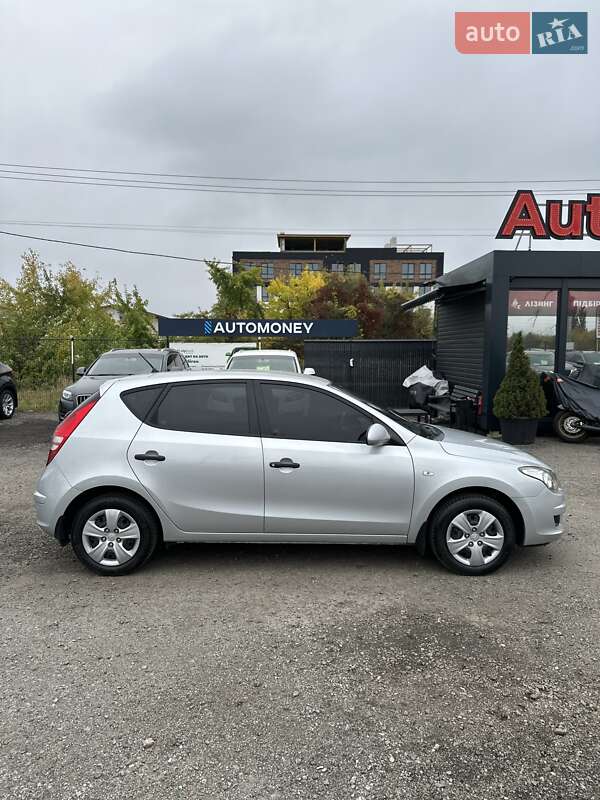 Хэтчбек Hyundai i30 2009 в Белогородке