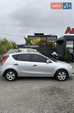 Хэтчбек Hyundai i30 2009 в 